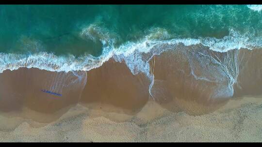 海边冲刷海岸海洋海水沙滩浪花海浪04视频素材模板下载