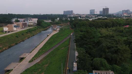 航拍深圳龙华区观澜城市绿化