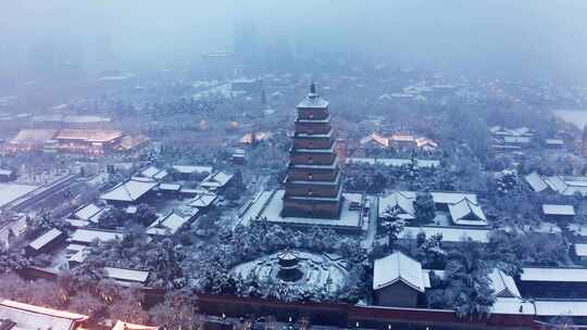 西安大雁塔亮灯雪景