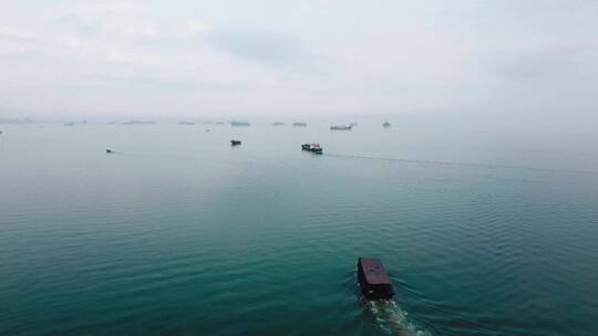 清晨的北海航拍渔船路过御mini