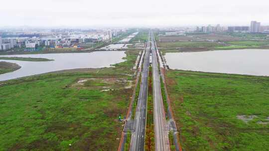 台州湾新区，提升后的海边堤坝，工程施工