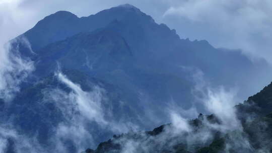 雨后的高山云雾