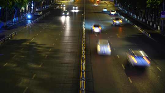 夜晚城市道路车流交通马路车来车往街景夜景