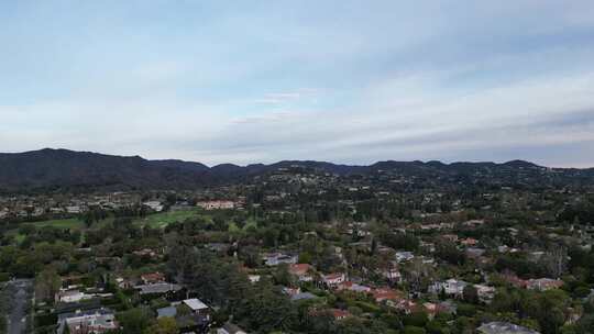 洛杉矶圣莫尼卡住宅区的无人机镜头