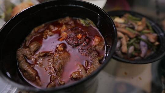 水煮肉红油垃圾食品外卖高热量不健康