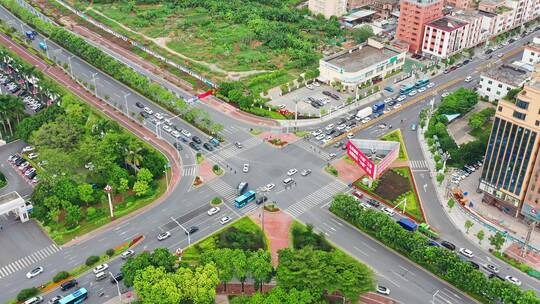 东莞茶山南路和安泰路交汇处中景前进下降