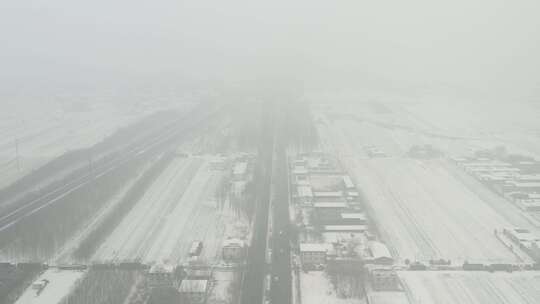 航拍雪景公路