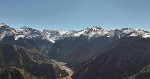 天山天池秋景航拍