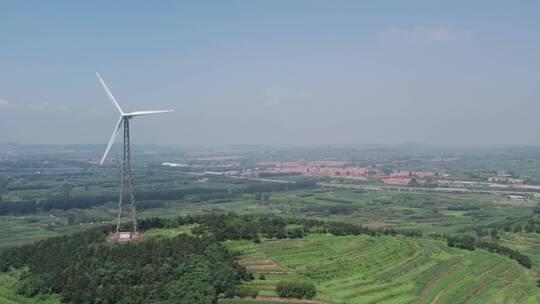 4k  航拍乡村绿色能源风力发电机特写视频素材模板下载