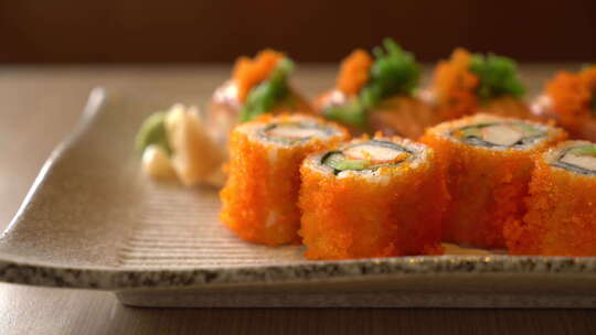 美味的日本鱼子寿司视频素材模板下载