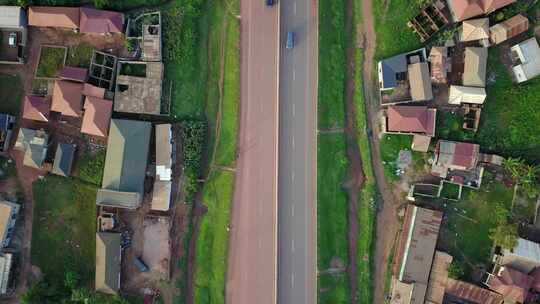 乌干达坎帕拉-恩德培高速公路沿线房屋俯视