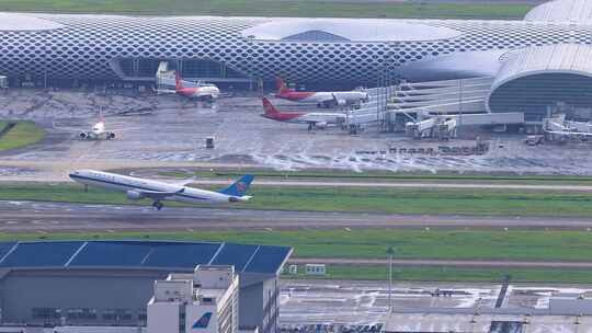 深圳机场起飞的南方航空客机