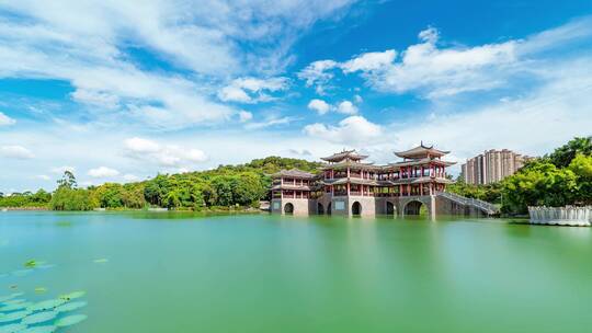 广西南宁狮山公园竹影桥风雨桥湖景风光延时