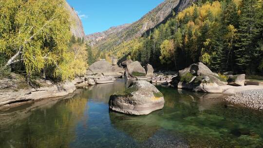 新疆阿勒泰富蕴县可可托海额尔齐斯大峡谷