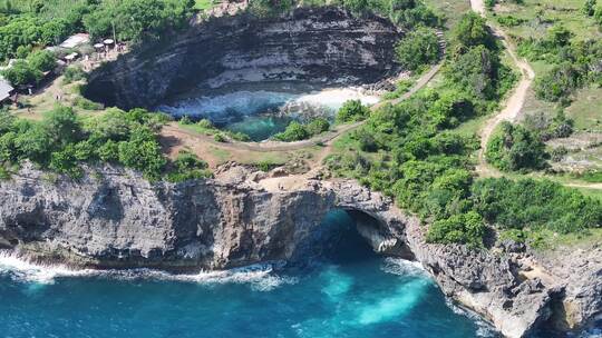 印尼巴厘岛佩尼达岛破碎沙滩航拍