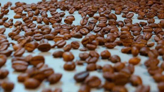 咖啡慢镜头视频烘焙咖啡豆流淌创意拍摄