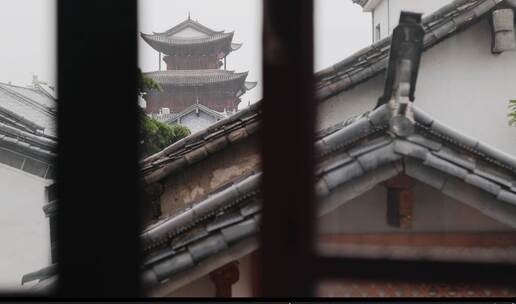 透过窗户看雨下古建筑高清在线视频素材下载