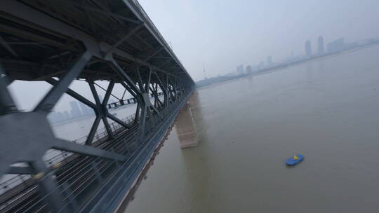 穿越机航拍武汉长江大桥视频素材模板下载