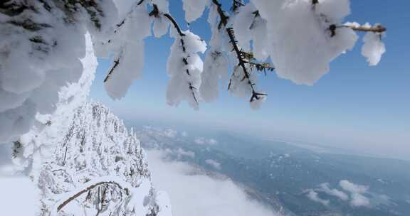 高清实拍瓦屋山冬天雪景雪山森林