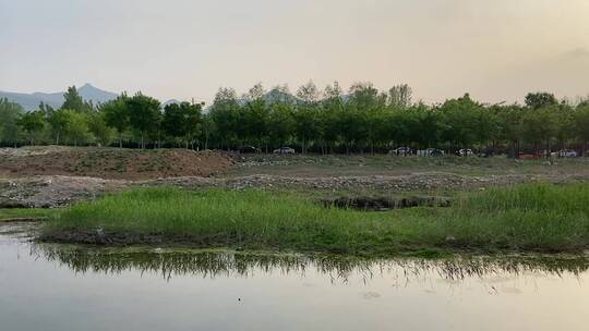 济南玉符河边，流水潺潺成新晋网红打卡地视频素材模板下载