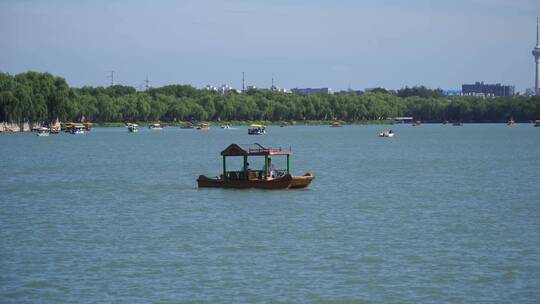 水上娱乐划船景区游客夏季避暑