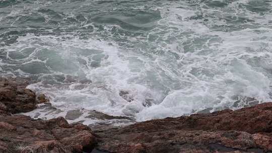 深圳海岸线-大梅沙礁石风起浪涌