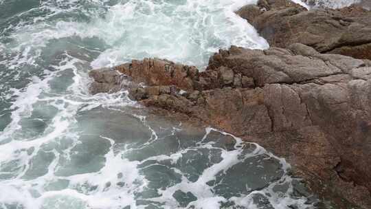 深圳海岸线-大梅沙礁石风起浪涌