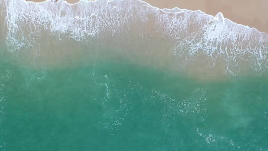 俯拍海浪海水海边航拍大海潮水海滩沙滩浪花