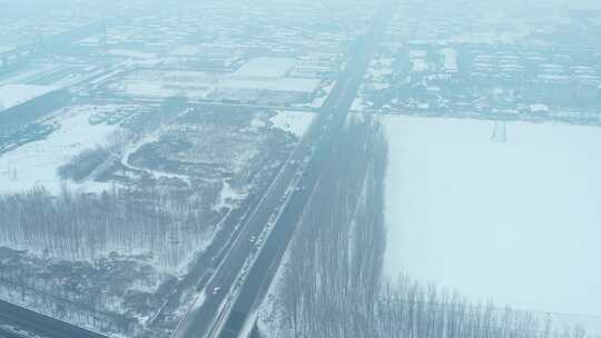 航拍雪景公路