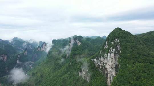 航拍祖国大好河山-云雾缭绕中的奇山异水