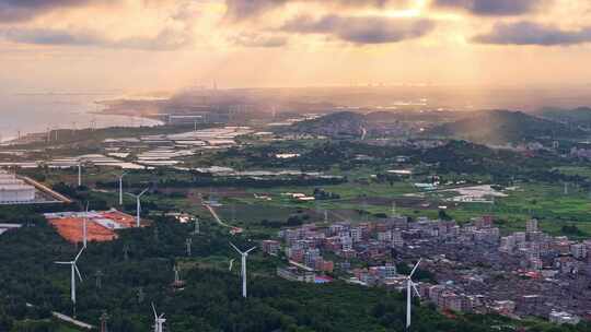 海岸线上风力发电机海岸风景