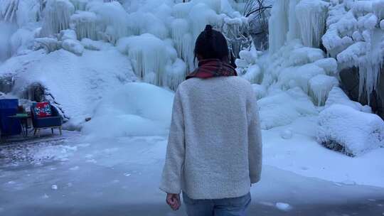 济南南部山区九如山，冰瀑成型冰天雪地