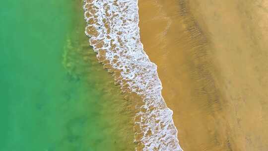 大海海边海水海浪沙滩海滩航拍海岸线风景唯