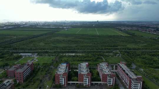 华东理工大学校园蓝天白云风景