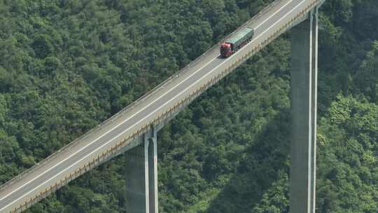 4K 高速公路航拍大山高架桥