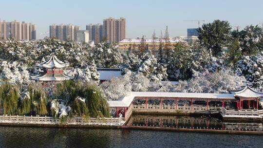 航拍济南大明湖冬天雪景