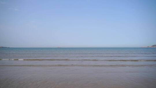 海边沙滩海水浪花拍打美丽海岸线黄昏日落