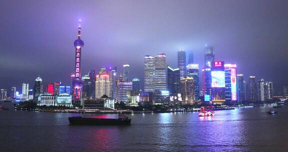 上海陆家嘴雨天夜景