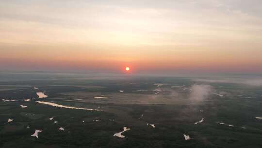 航拍大兴安岭扎敦河湿地晨雾风景