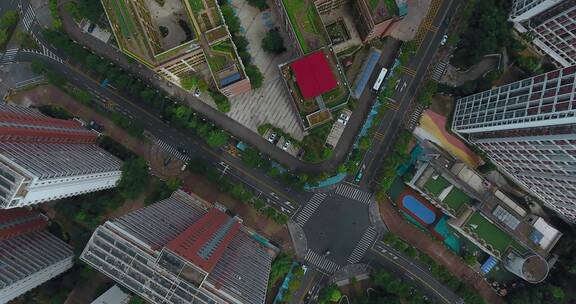 4k航拍俯拍深圳玉龙学校旁的十字路口