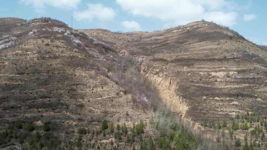 4K大西北黄土山峰地貌航拍实拍视频