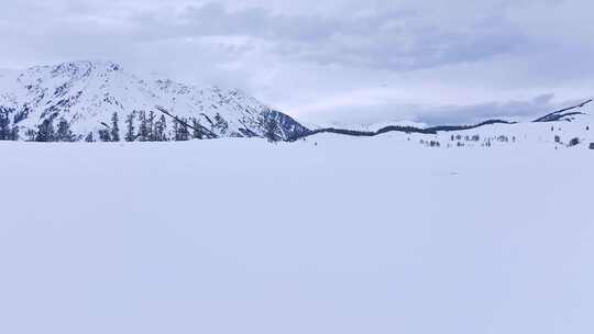 航拍新疆雪山风光