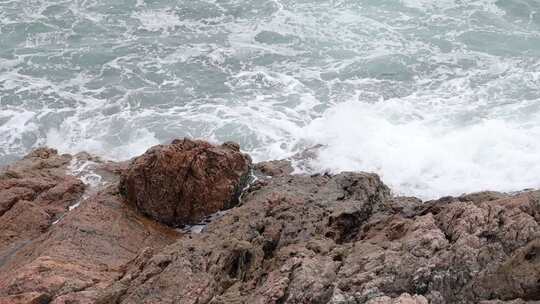 深圳海岸线-大梅沙礁石风起浪涌