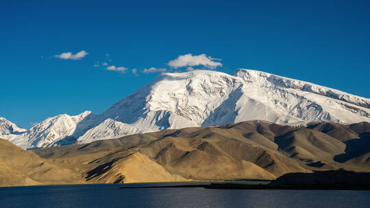 帕米尔高原的雪山,塔什库尔干,帕米尔高原