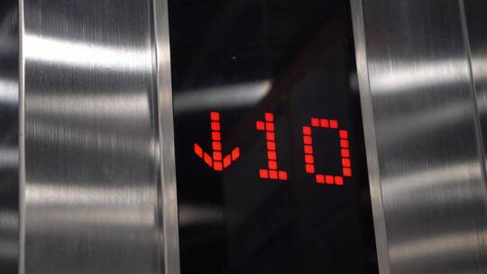 电梯楼层显示下降的电梯搭乘电梯直梯轿厢视频素材模板下载