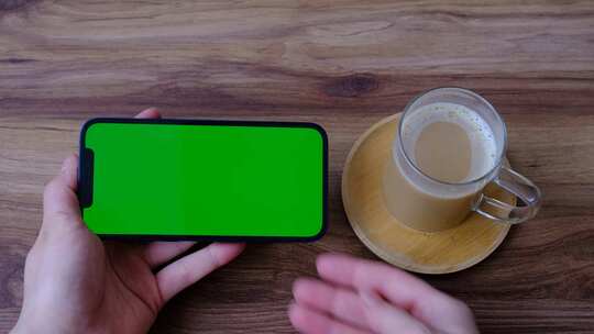 绿屏电话和咖啡