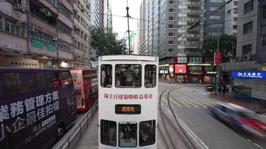 香港岛街头叮叮车行驶实拍