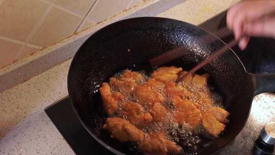 热油炸鸡块鸡米花