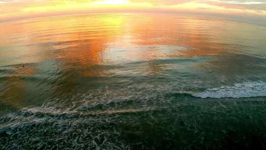 海上日落夕阳西下海浪浪花沙滩视频素材模板下载