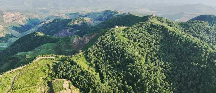 绿意葱茏张家口凤凰山长城 野长城